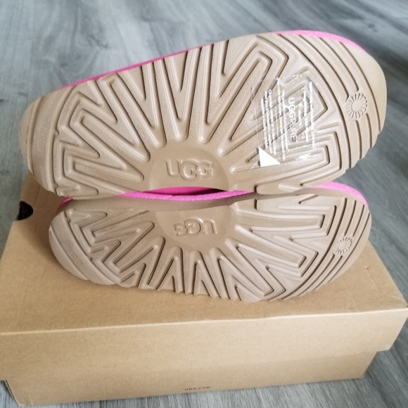 UGG Kids Short II Petal Leather Boots. - Picture 6 of 7